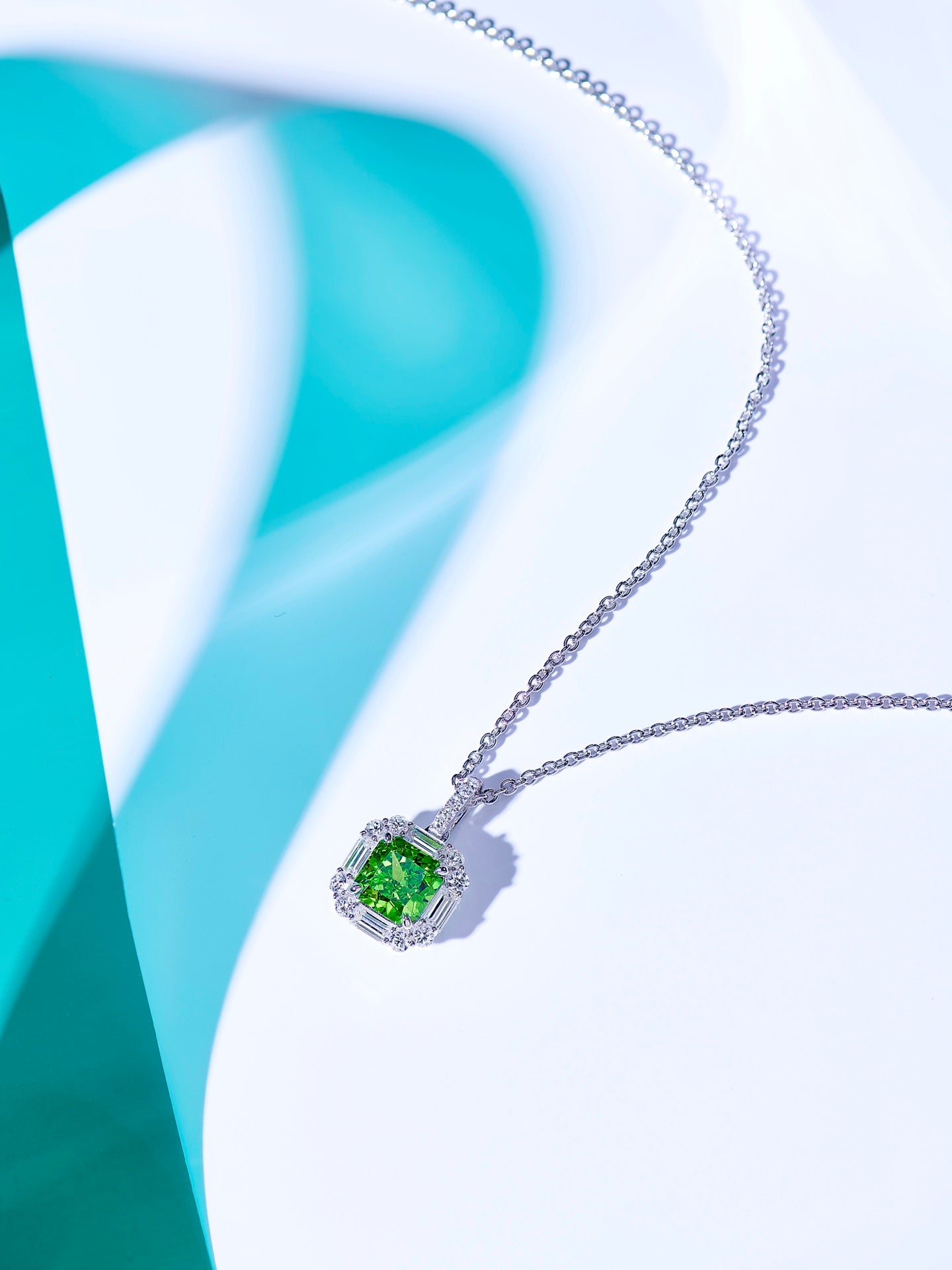 Green Diamonds Around Necklace For Women Jewelry