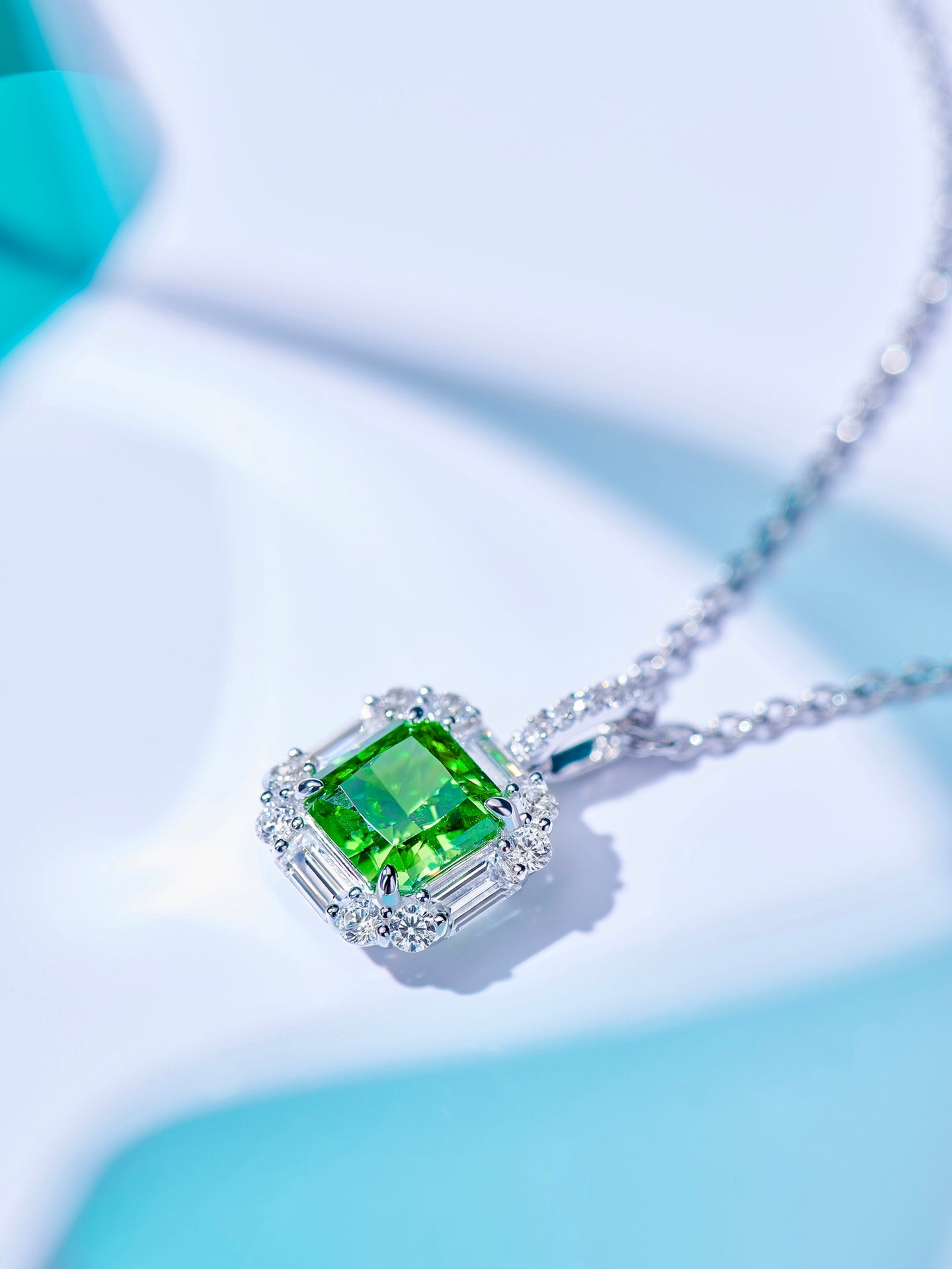 Green Diamonds Around Necklace For Women Jewelry
