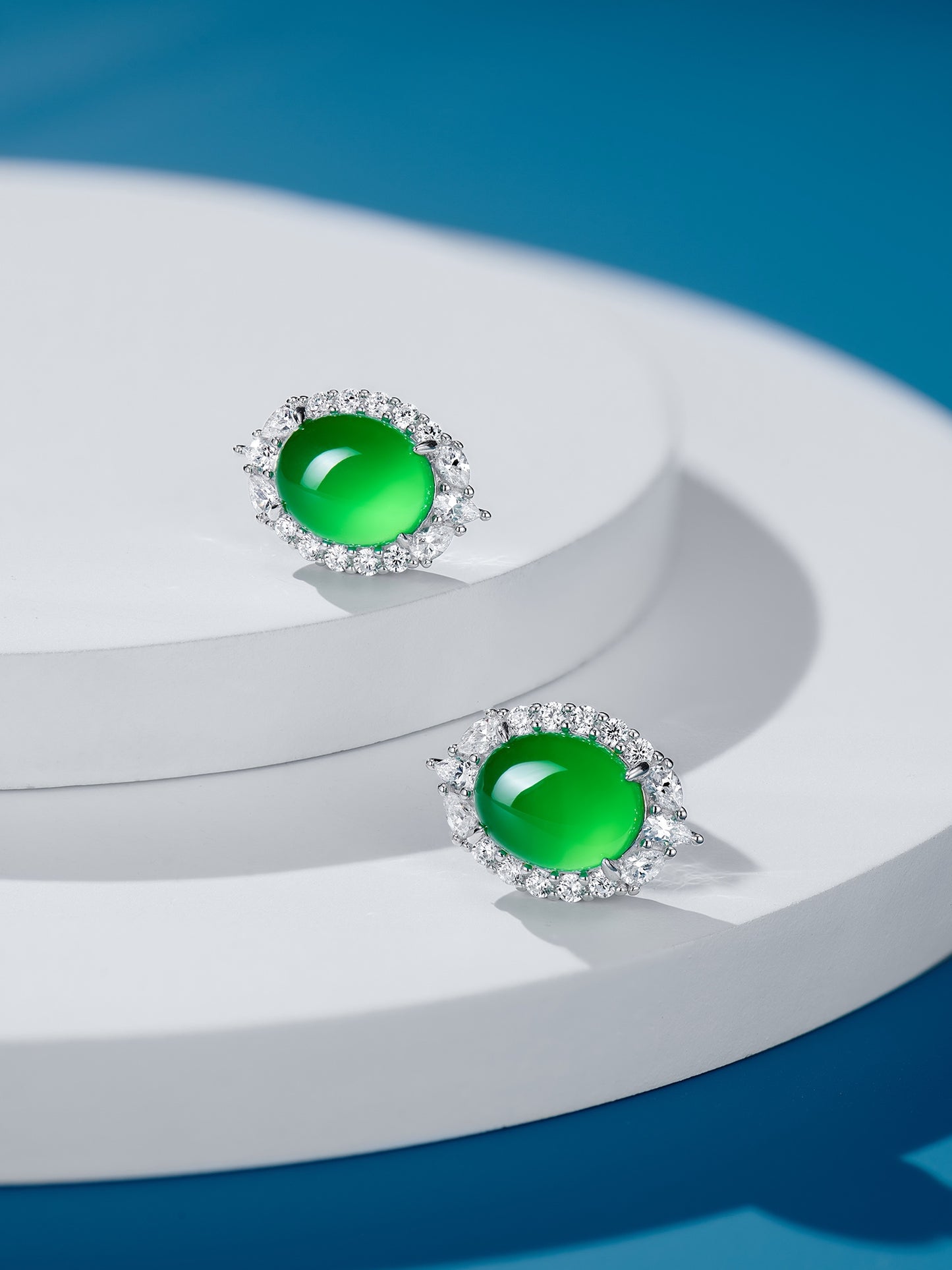 Egg-shaped Chrysoprase Earrings